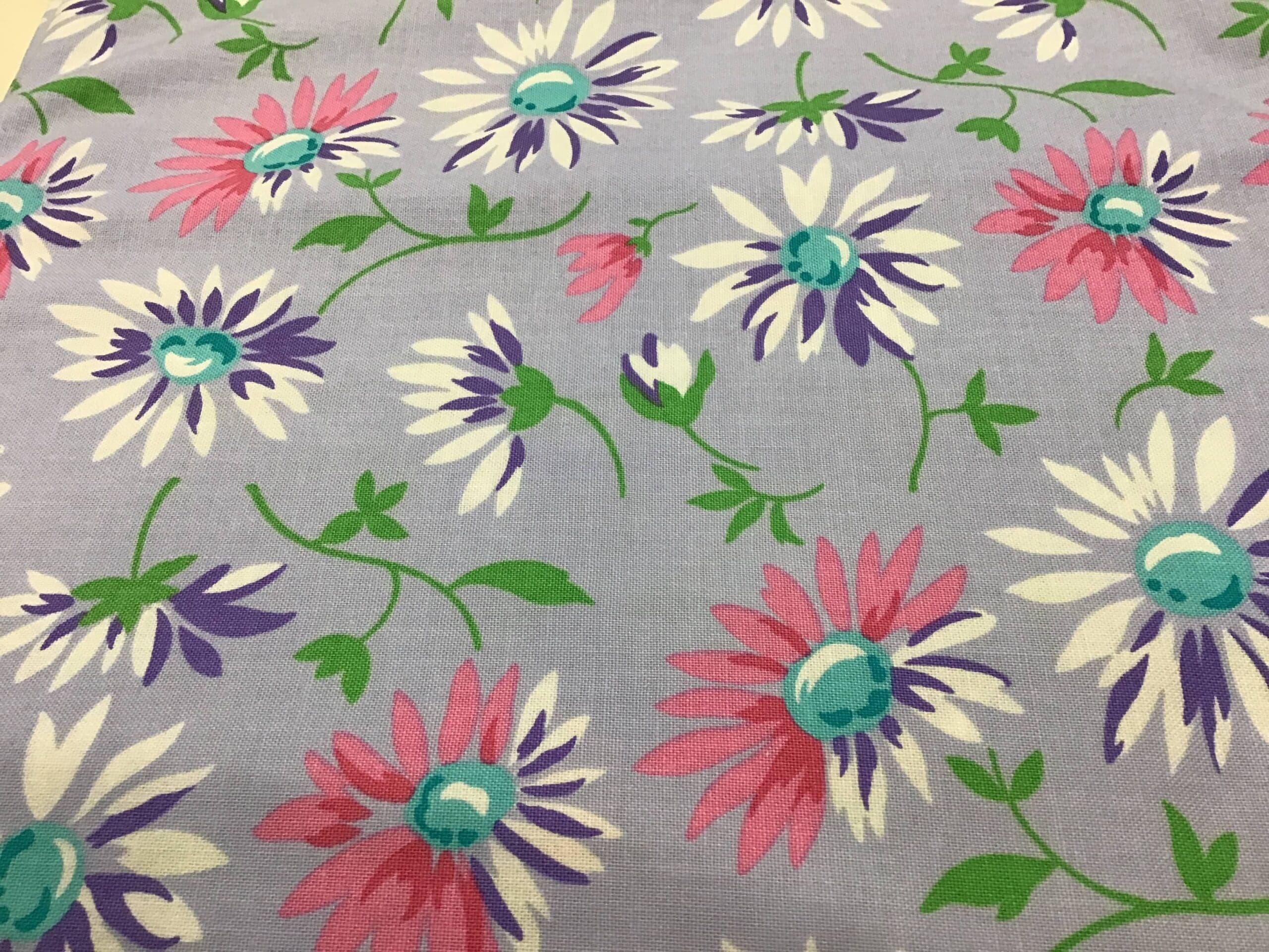 Good days Large daisies 22371 lilac purple pink white by Moda Good days Large daisies 22371 lilac purple pink white by Moda