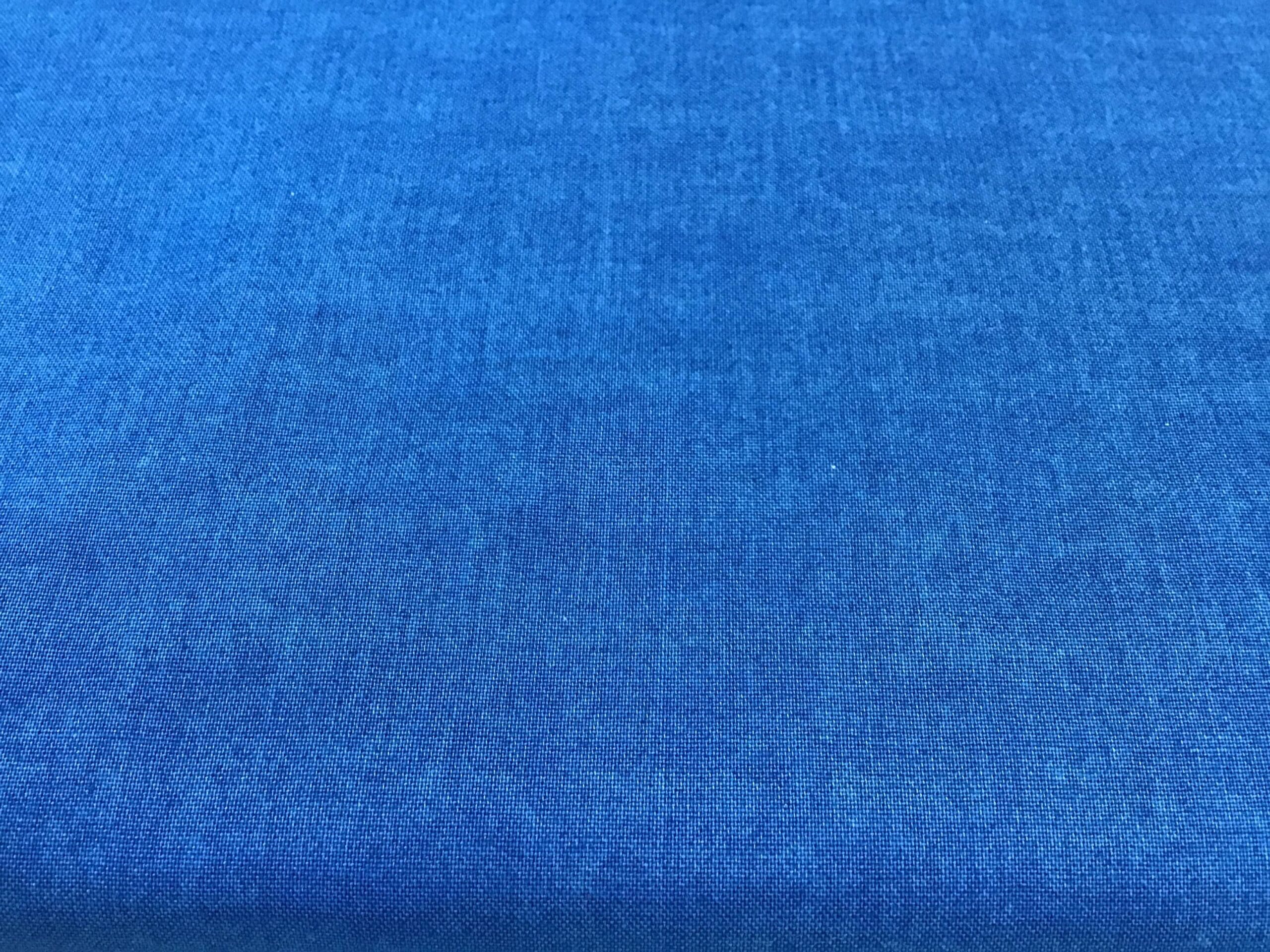 Linen Texture 1473B11 Mid blue Makower Plain blender fabric Quilters Den